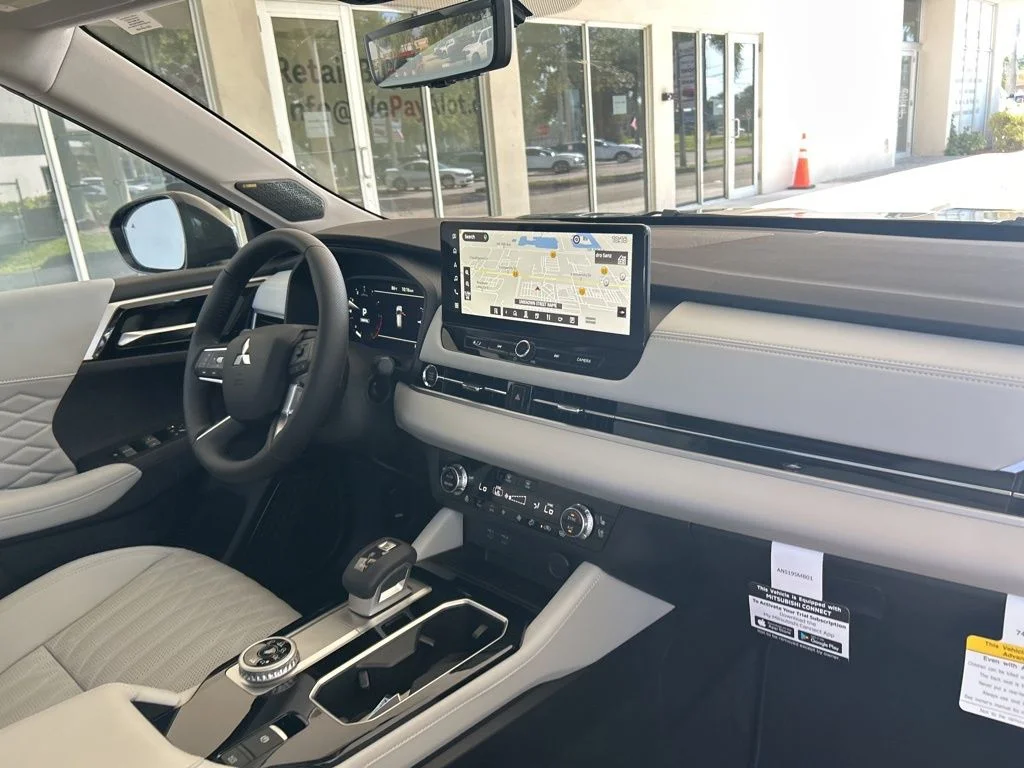 2025 Mitsubishi Outlander SEL Platinum Edition - Photo 23