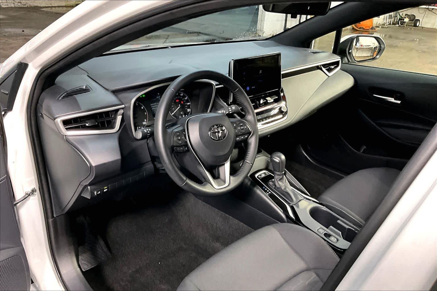 Used 2025 Wind Chill Pearl Toyota SE image 17