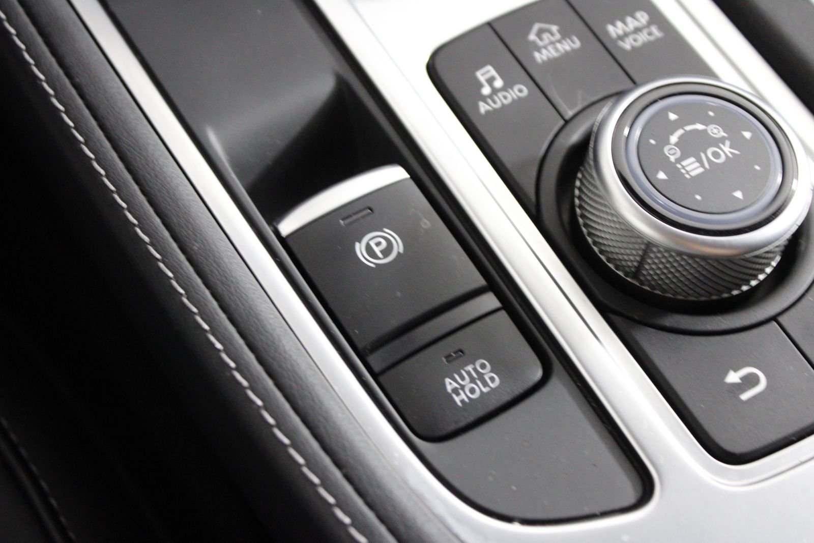 Used 2025 Black INFINITI Sensory image 29