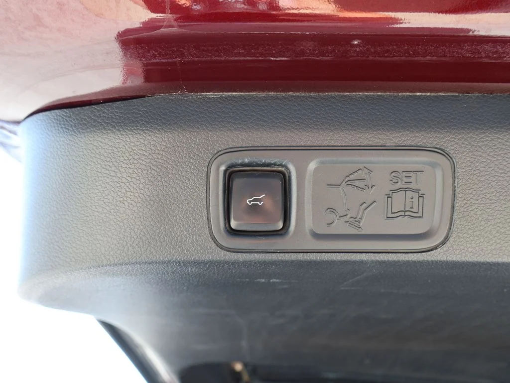 Used 2020 Red Ford Limited image 16