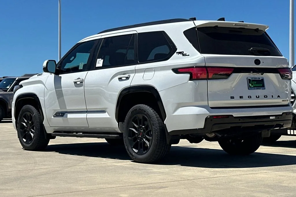 New 2026 Wind Chill Pearl <sup>1</sup> Toyota  Platinum image 6