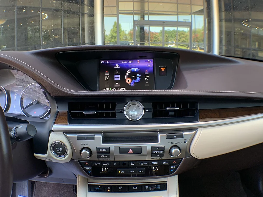 Used 2018 Eminent White Pearl Lexus 350 image 19