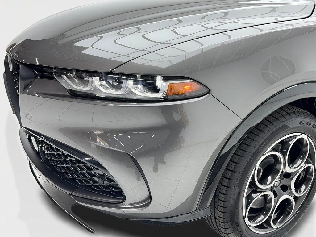 New 2025 Silver Alfa Romeo Base image 5