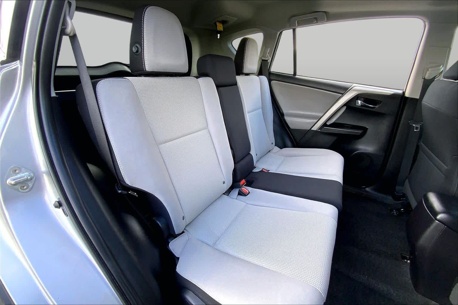 Used 2016 Silver Sky Metallic Toyota XLE image 19