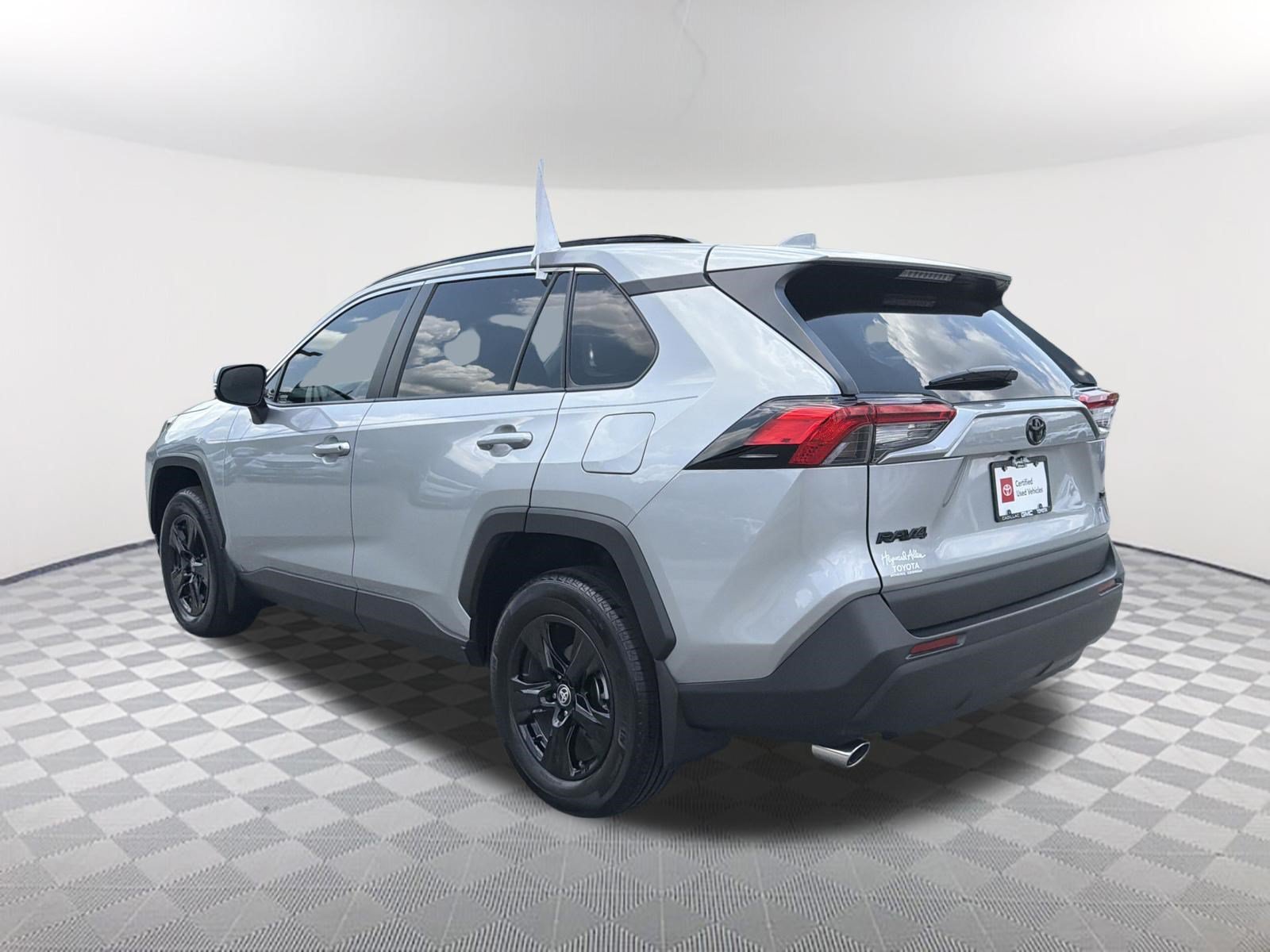 2024 Toyota Venza LE - Photo 15