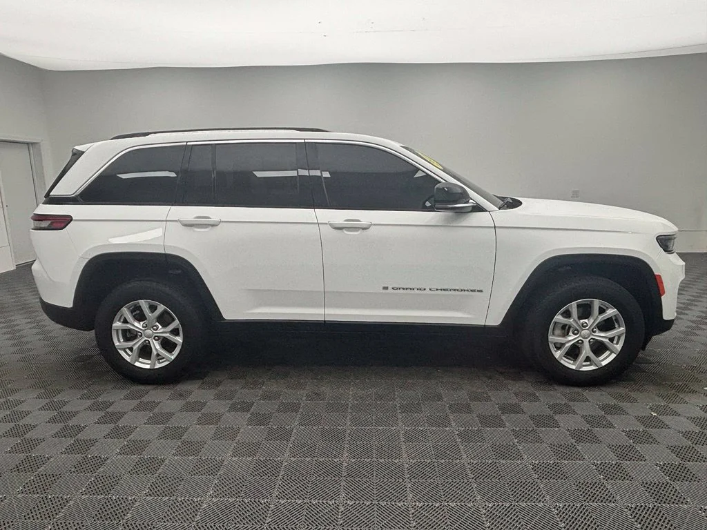 Certified Used 2024 White Jeep Limited image 7