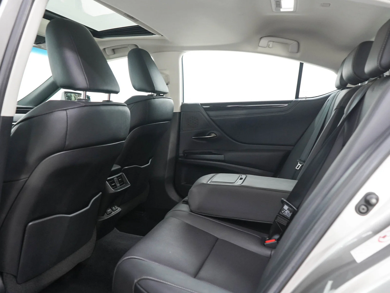 Used 2019 Moonbeam Beige Met Lexus  image 12