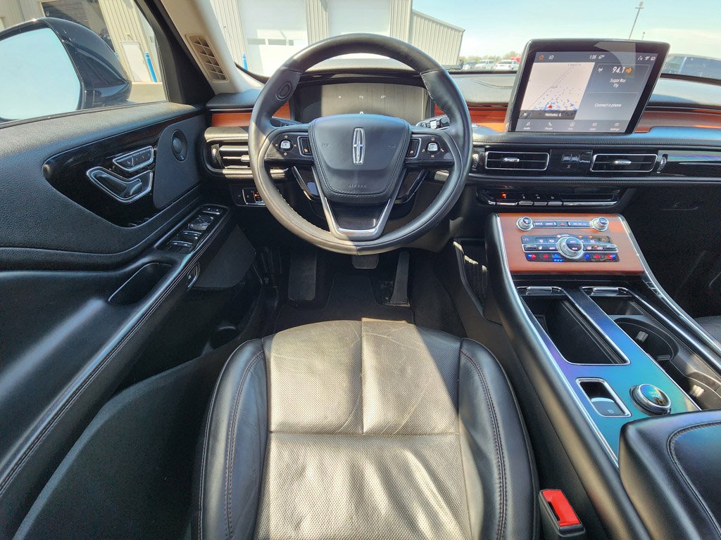 Used 2020 Infinite Black Metallic Lincoln Reserve image 28