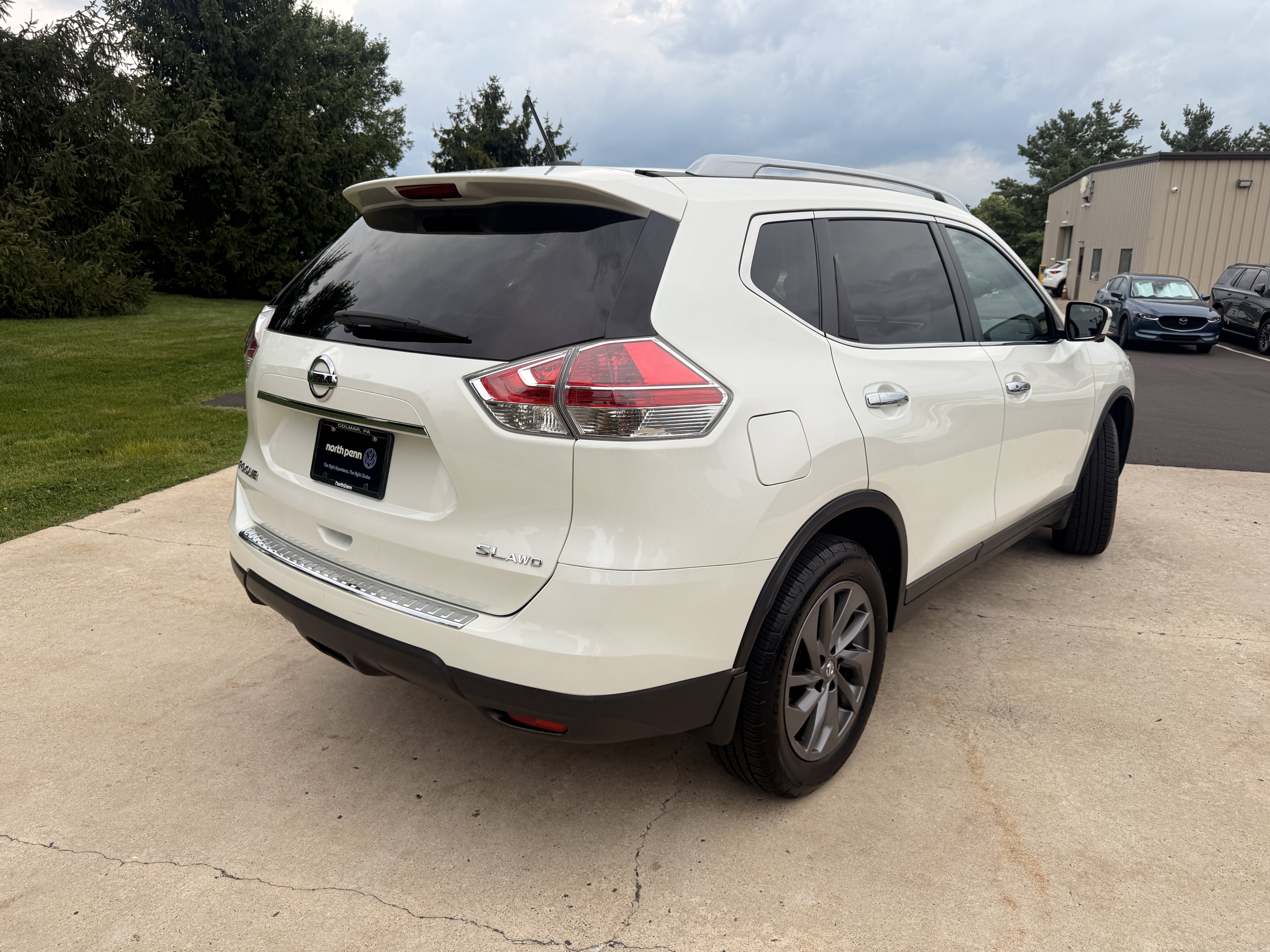 Used 2016 Pearl White Nissan SL image 17