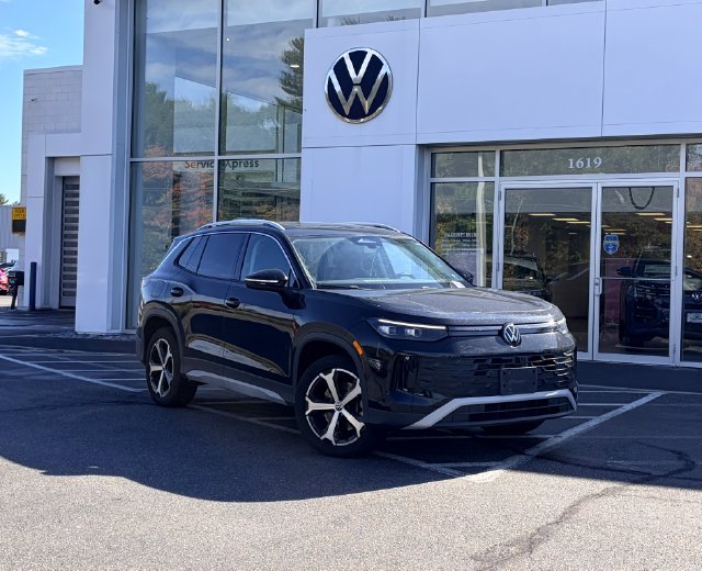 Certified Used 2025 Black Volkswagen 2.0T SE image 1