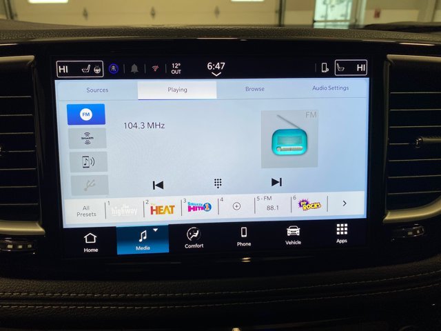 2026 Chrysler Pacifica Select - Photo 17