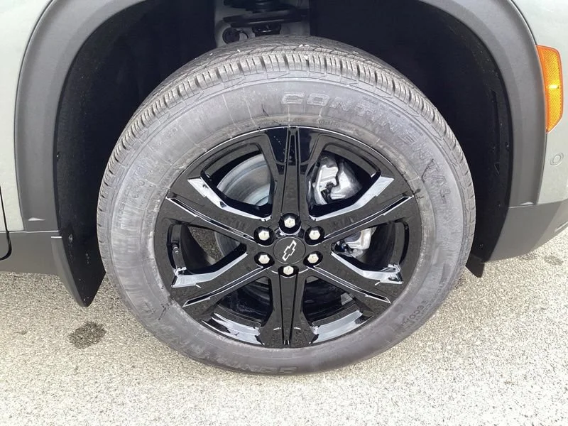 2027 Chevrolet Traverse LT - Photo 9