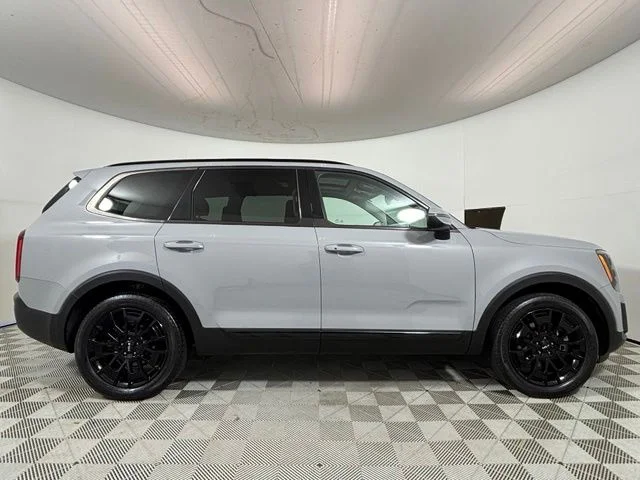 Used 2022 Gray Kia EX image 8