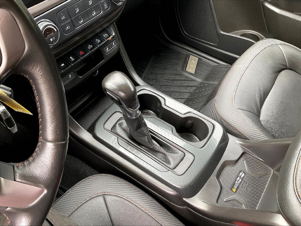 Used 2022 Black GMC AT4 w/Leather image 20