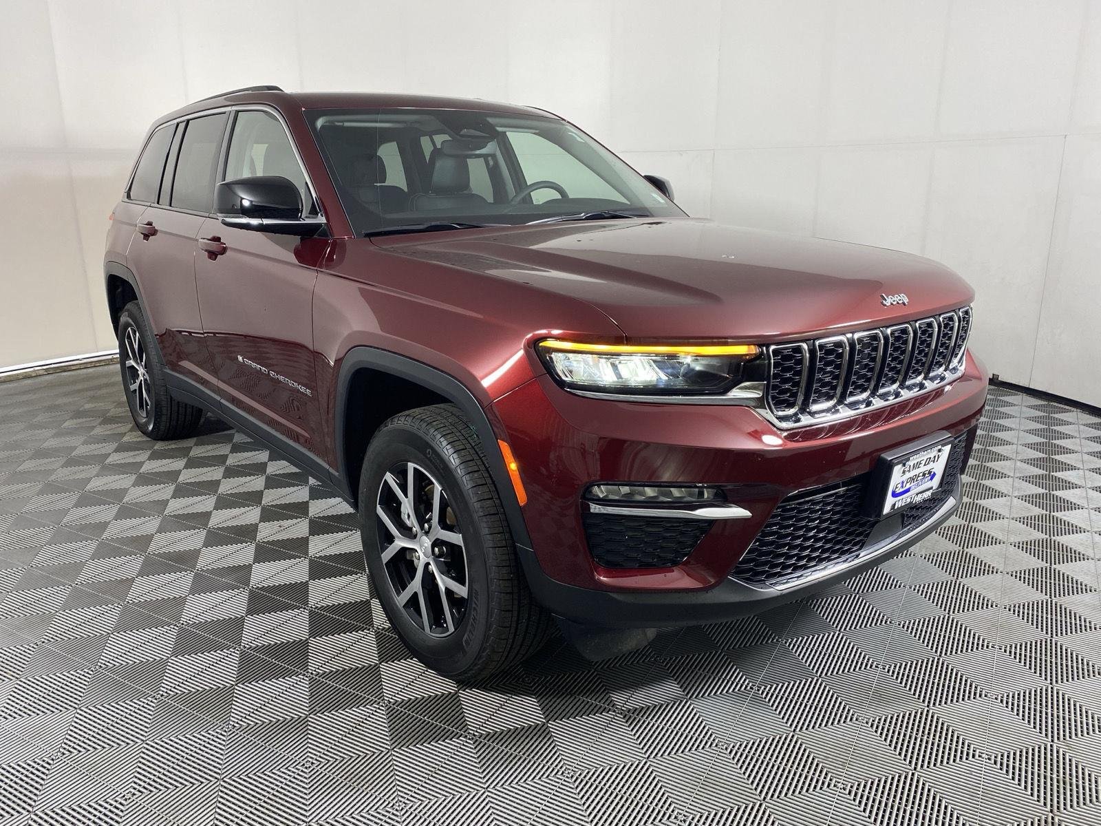Used 2023  Jeep  image 11