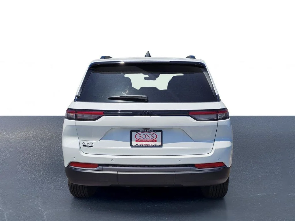 New 2026 Bright White Clear-Coat Exterior Paint Jeep Laredo Altitude image 10