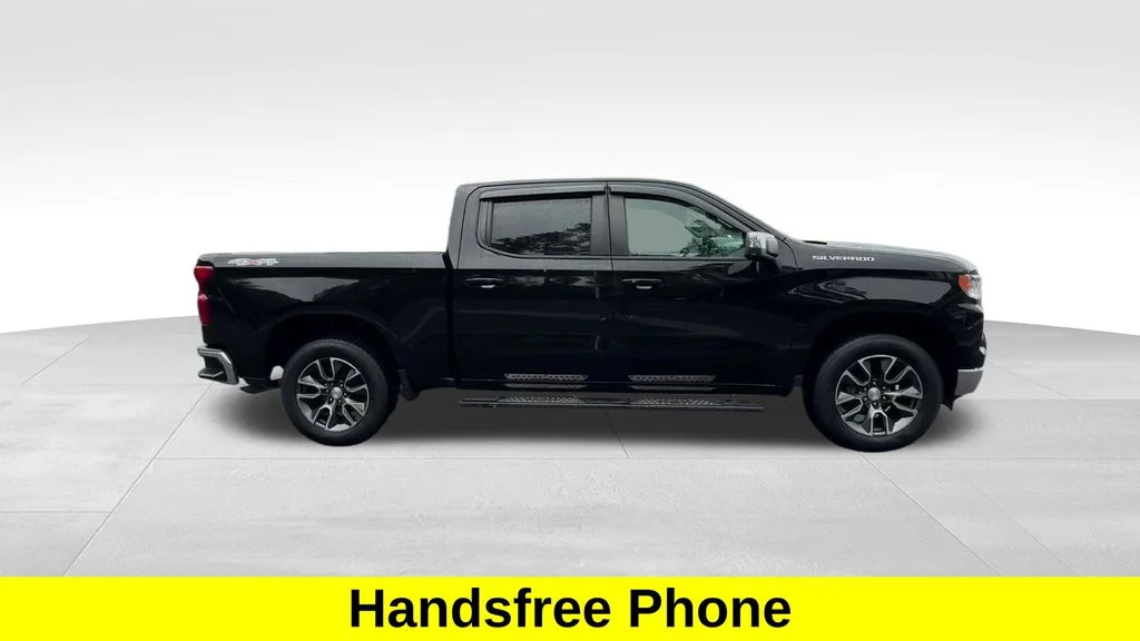 Used 2022 Black Chevrolet LT image 5