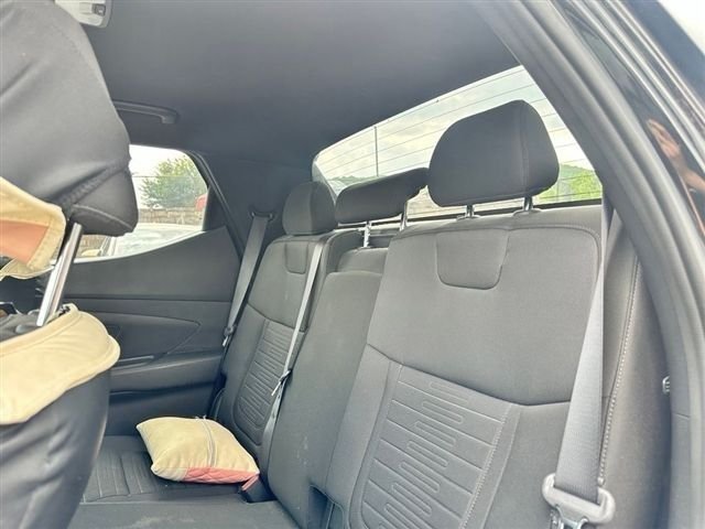 Used 2022 Black Hyundai SEL image 9