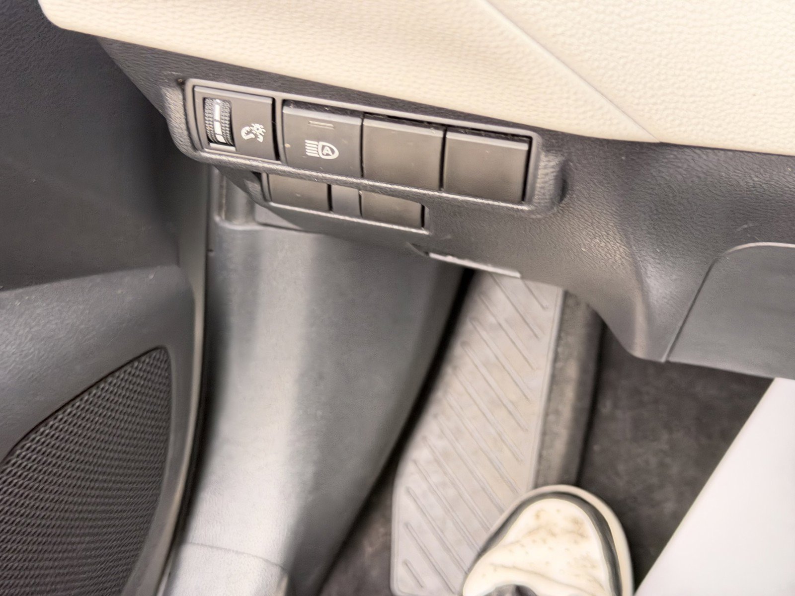 Certified Used 2022 Sonic Silver Toyota L image 16