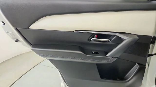 New 2026 White Metallic Mazda 2.5 S Select image 25