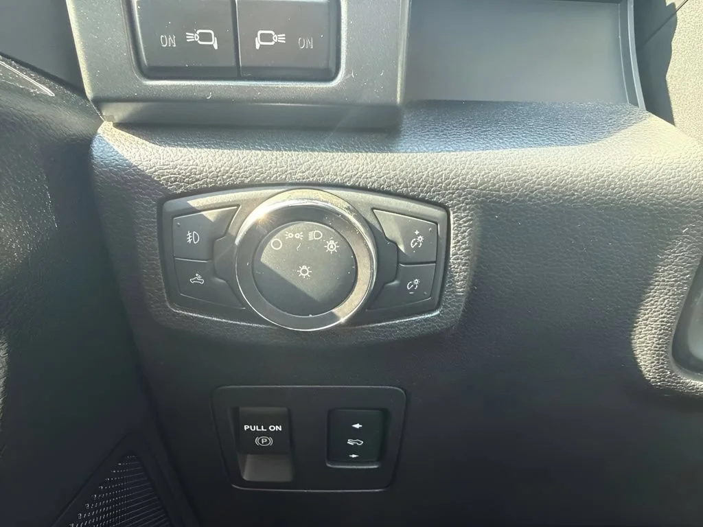 Used 2018 Gray Ford XL image 26