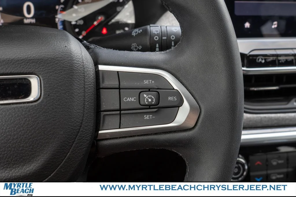 Certified Used 2023 Bright White Clearcoat Jeep Latitude image 27
