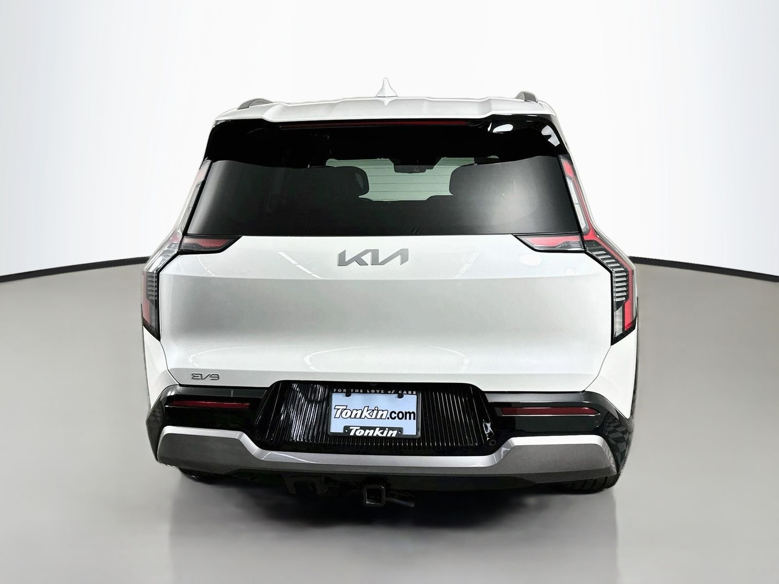 Used 2024 Snow White Pearl Kia Land image 5