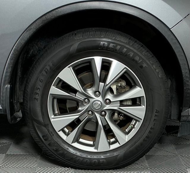 Used 2017 Gray Nissan SL image 9