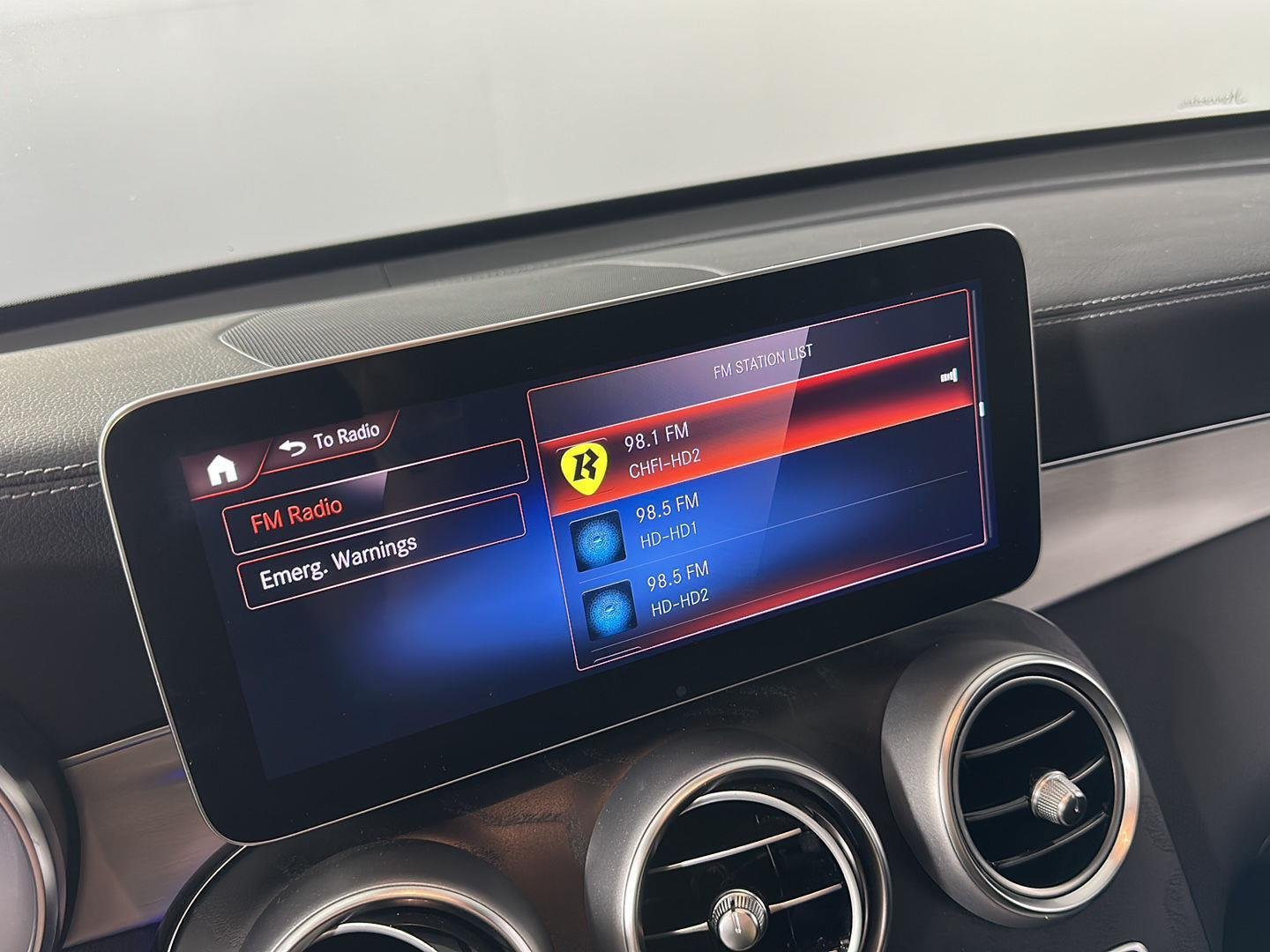 Used 2023 Polar White Mercedes-Benz GLC 300 image 19