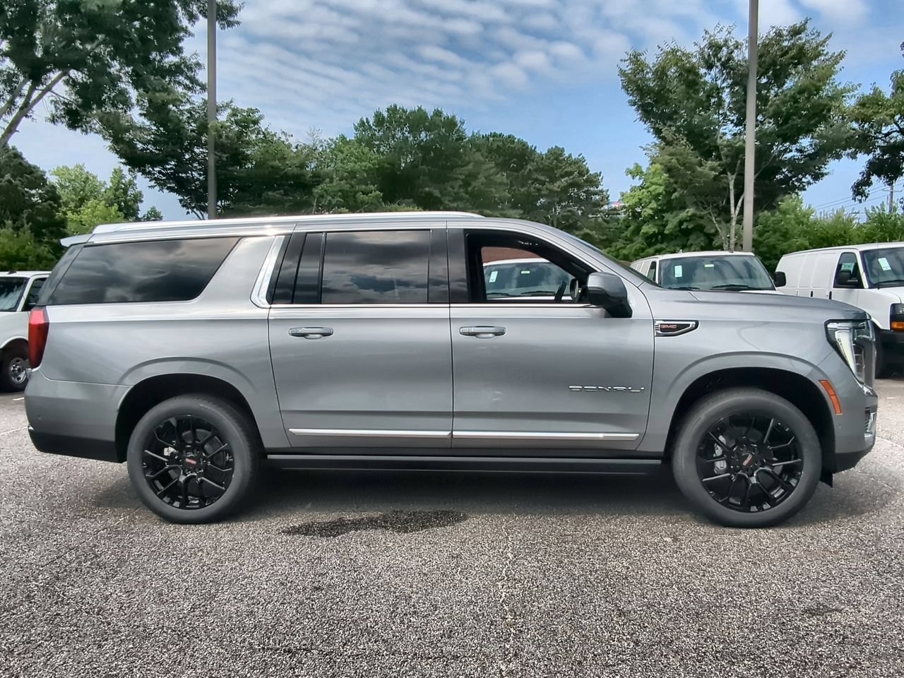 2026 GMC Yukon XL Denali - Photo 9