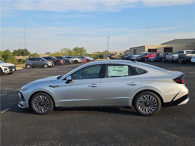 New 2026 Aero Silver Hyundai Limited image 2