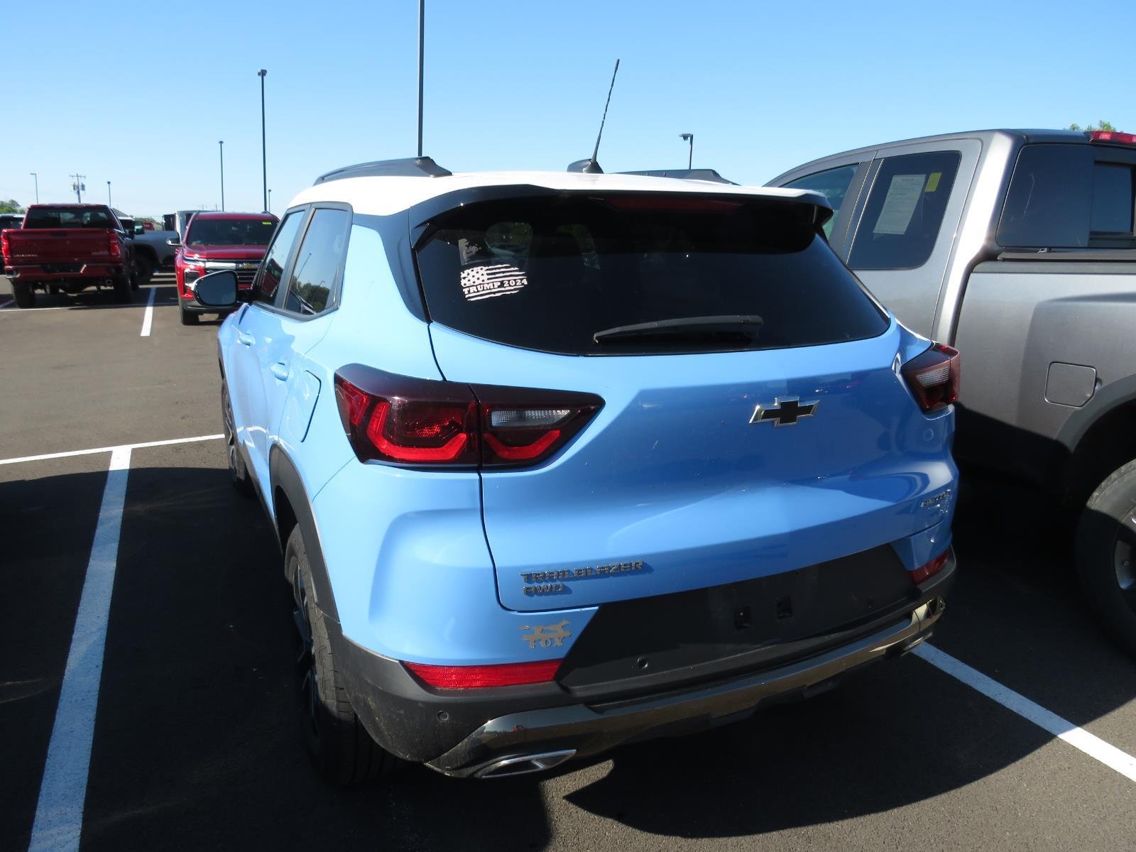 Used 2024 FOUNTAIN BLUE CHEVROLET TRUCK  image 10
