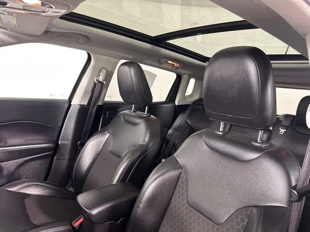 Used 2021 Black Jeep Altitude image 22