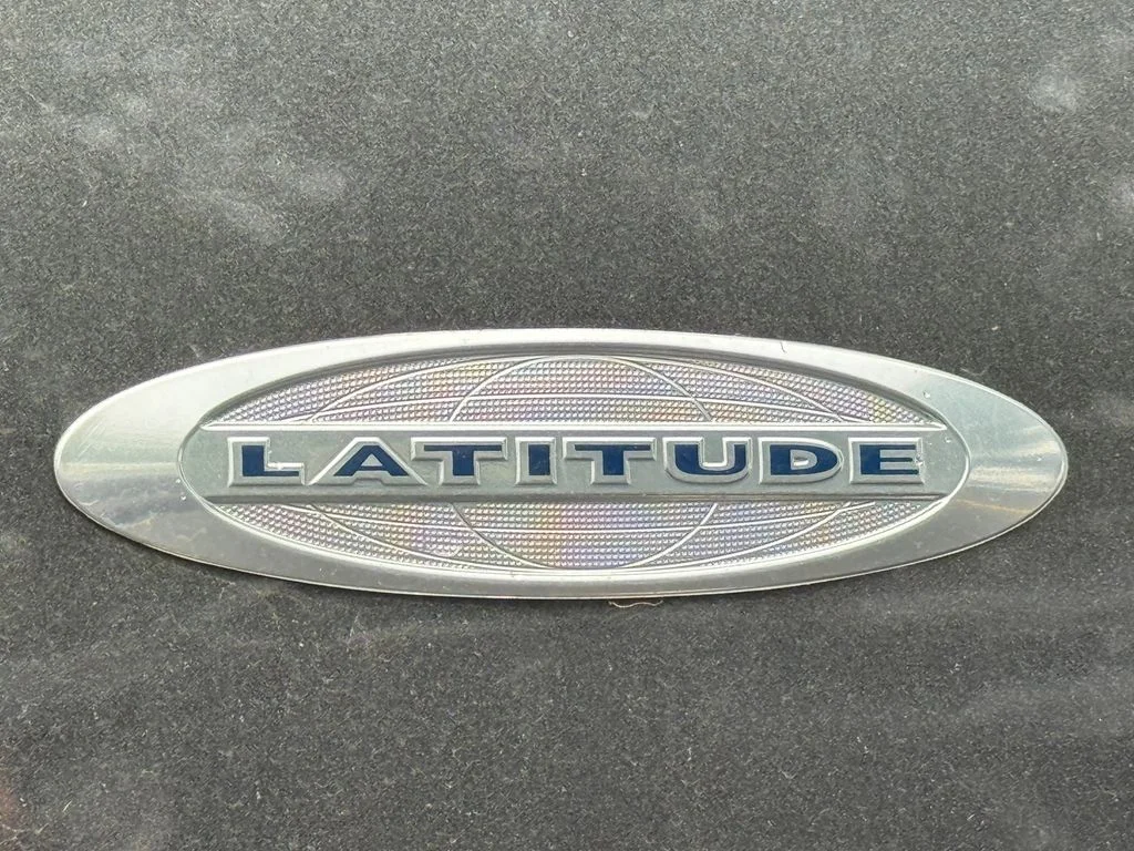 Used 2017 Gray Jeep Latitude image 16