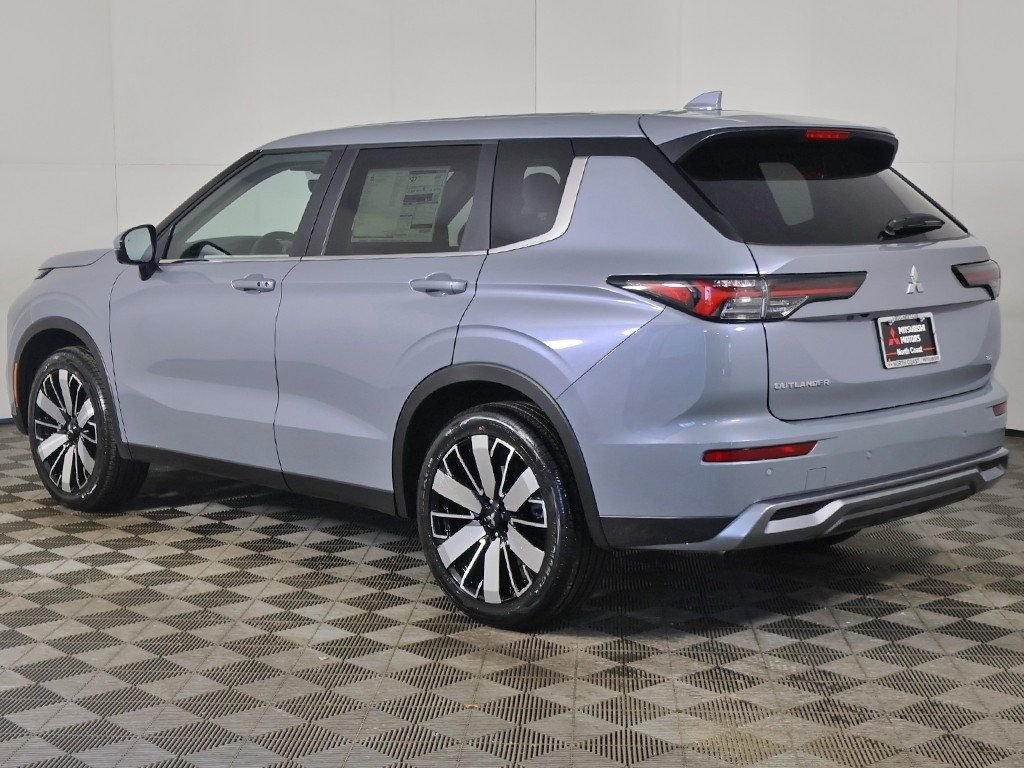 New 2026 Gray Mitsubishi SE image 12