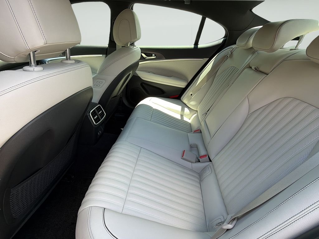 2025 GENESIS G70 Standard - Photo 16