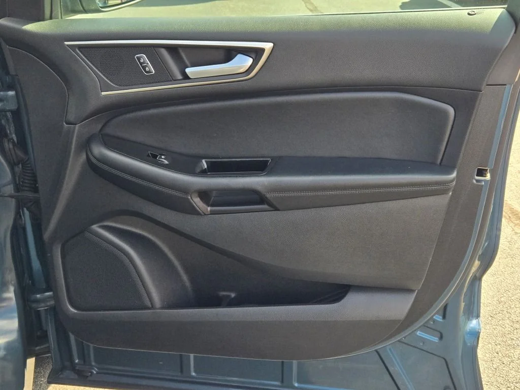 Used 2016 Blue Ford SEL image 5