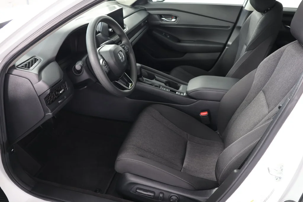 Used 2026 Platinum White Pearl Honda SE image 20
