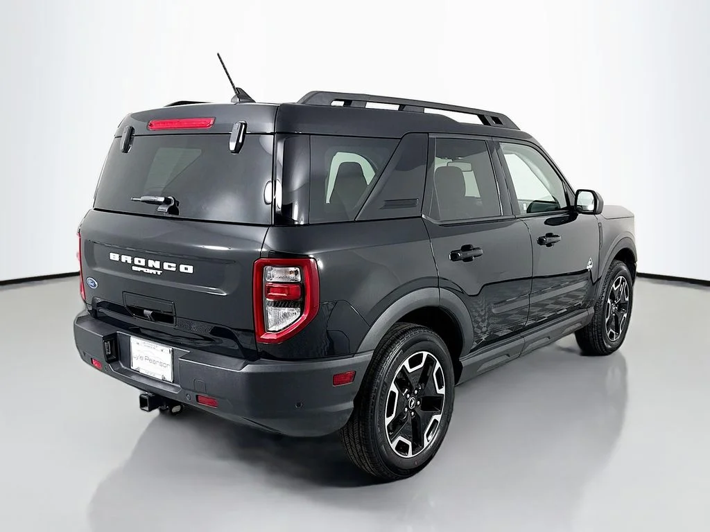 Used 2022 Shadow Black Ford Outer Banks image 9