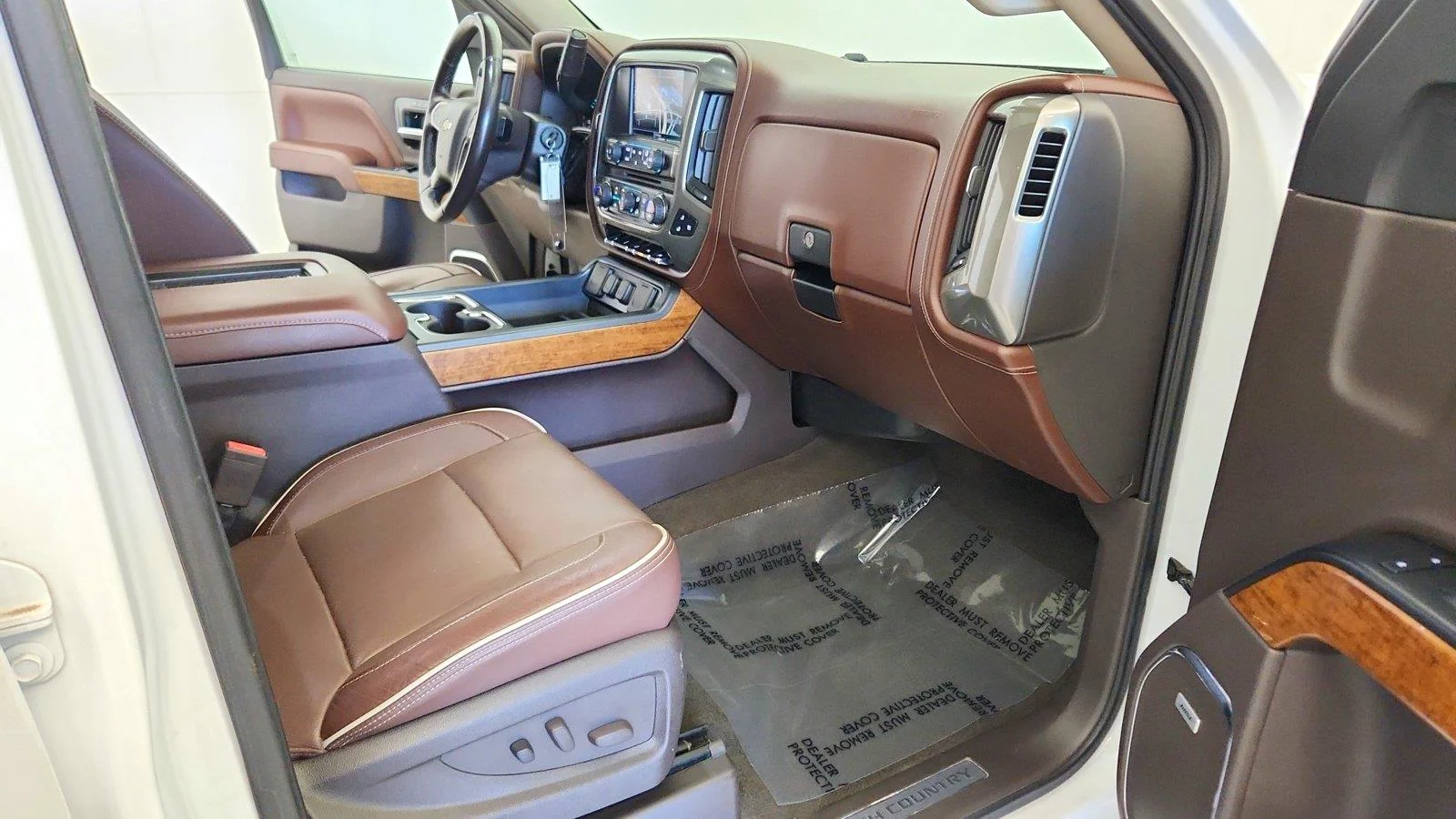 Used 2016 IRIDESCENT PEARL TRICOAT Chevrolet High Country image 28