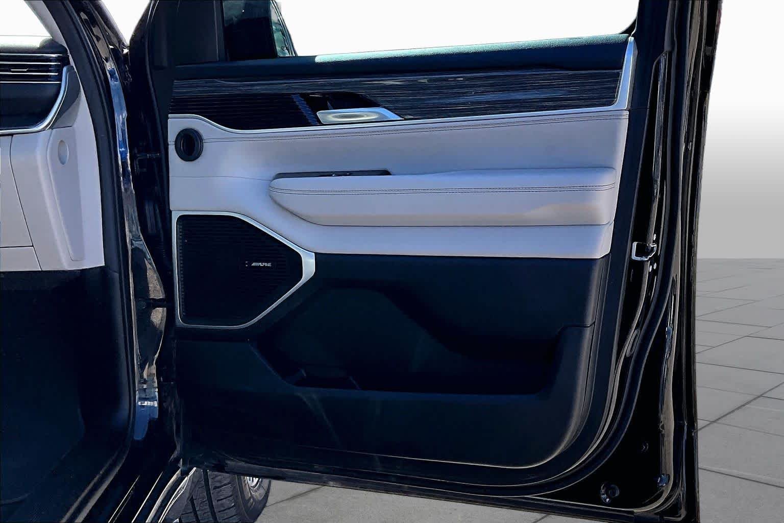Used 2022 Diamond Black Crystal Pearlcoat Jeep Series III image 22