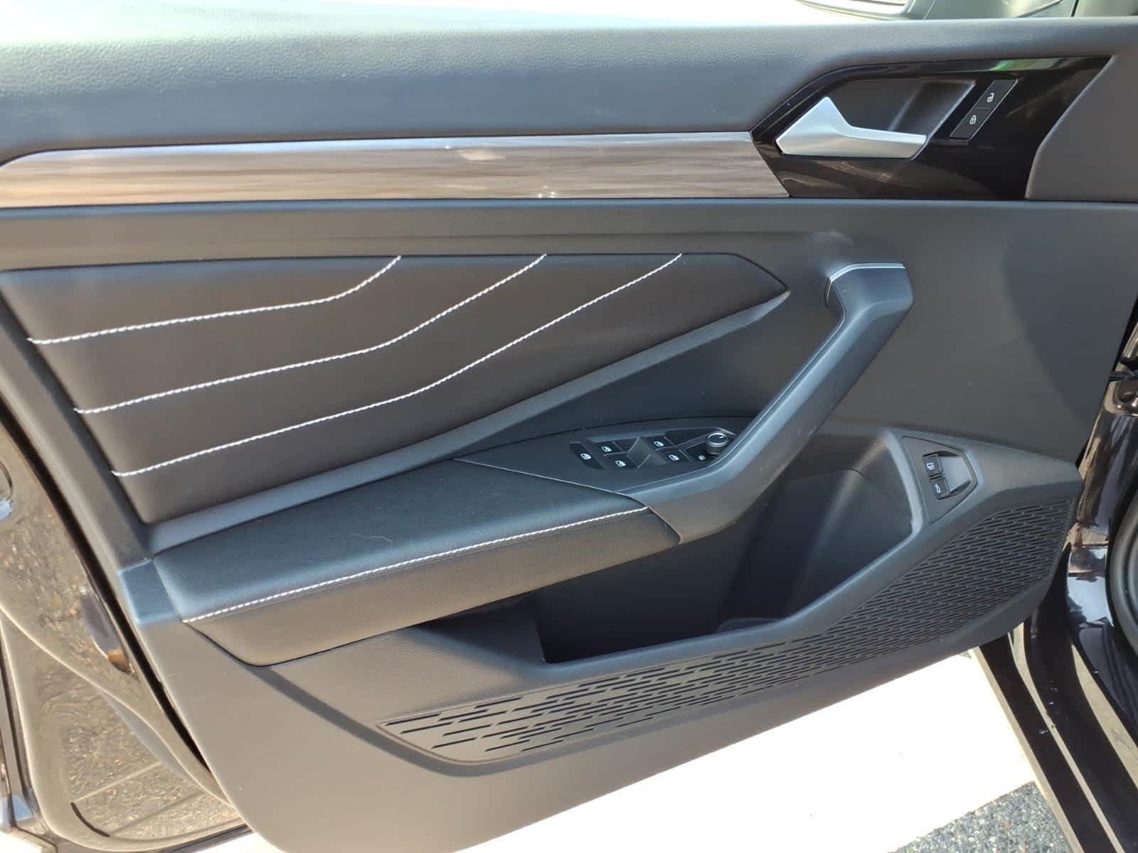 Used 2022 DEEP BLACK PEARL EFFECT Volkswagen SEL image 9