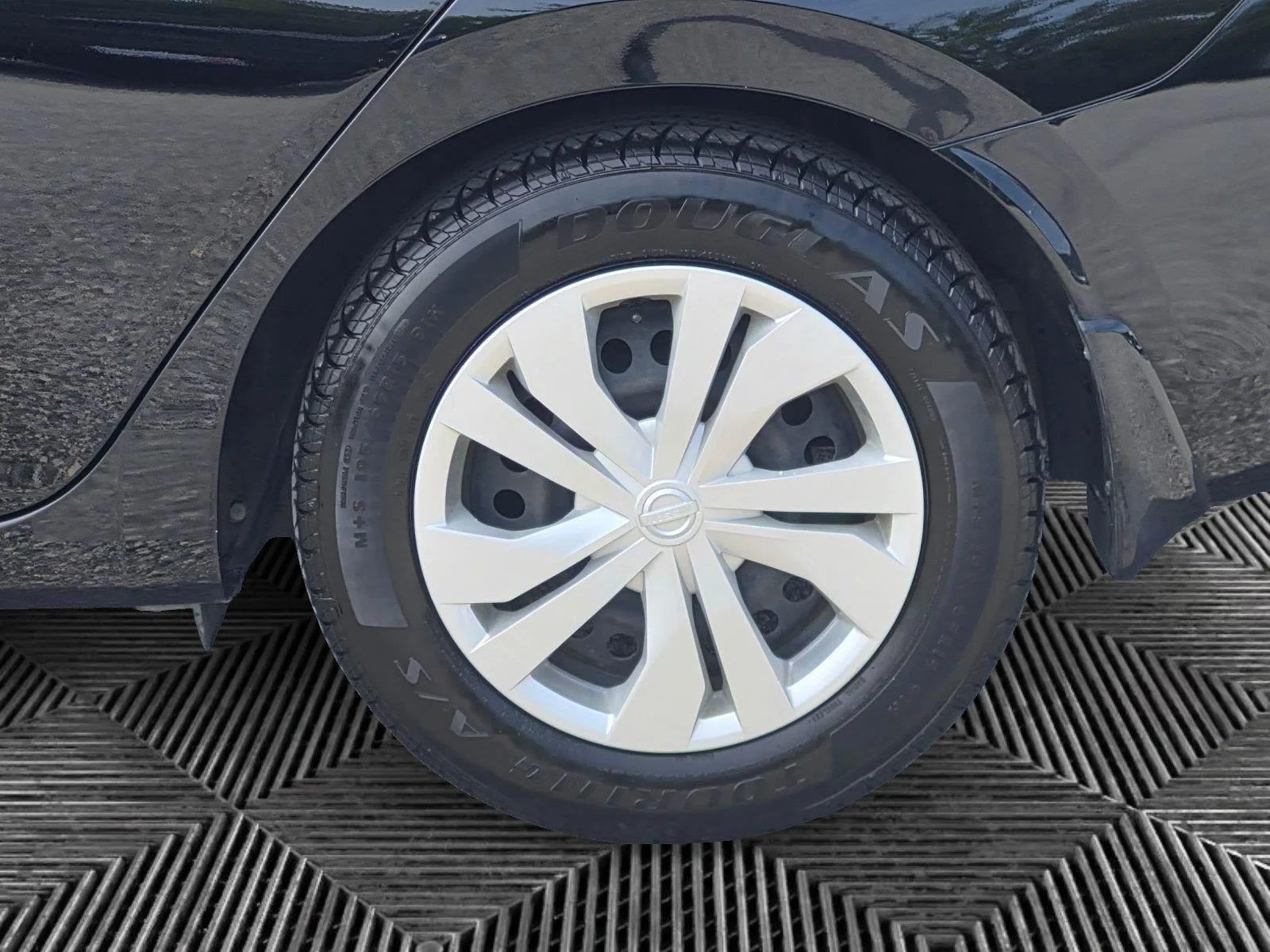 Used 2022 Super Black Nissan S image 34