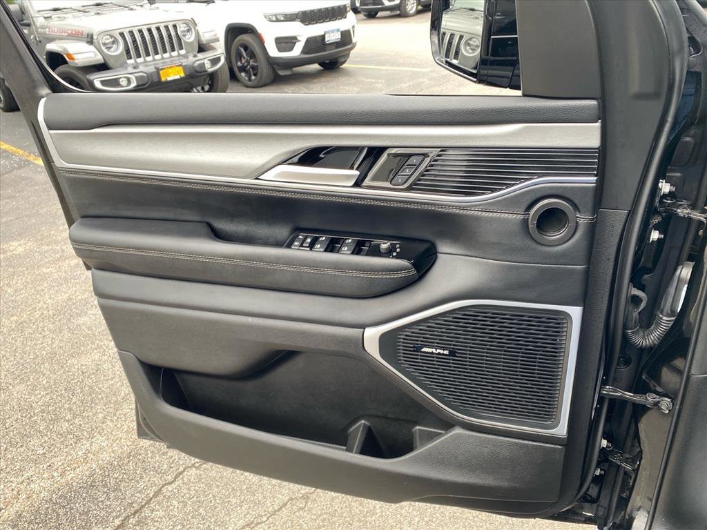 Used 2024 Diamond Black Crystal Pearlcoat Jeep Series II Carbide image 25