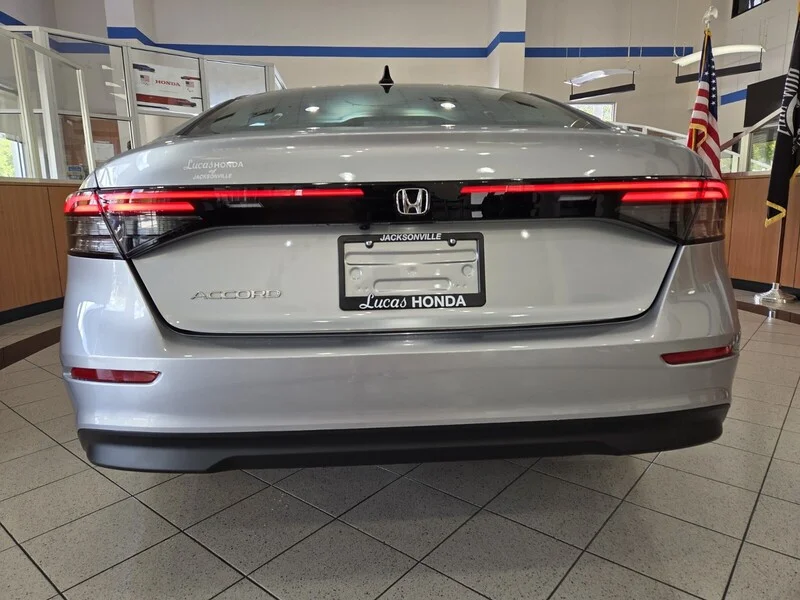 New 2026 Solar Silver Metallic Honda SE CVT image 5