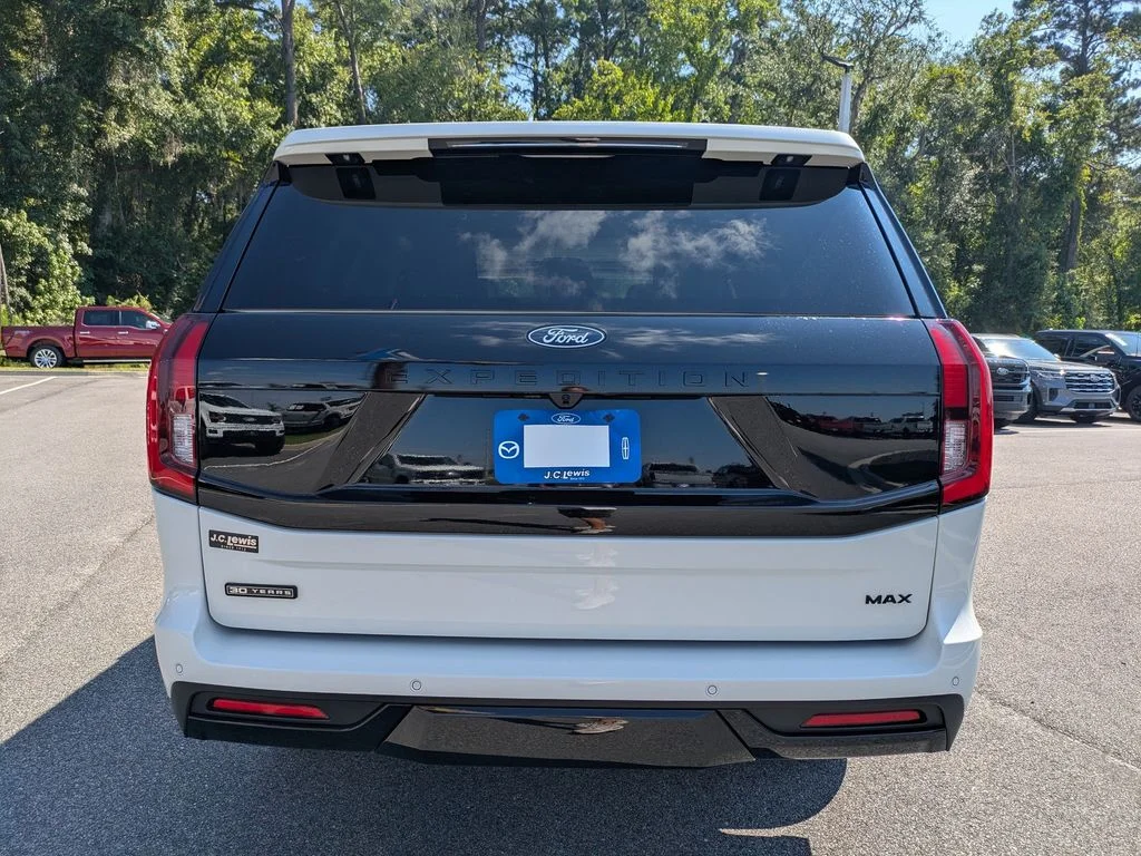 New 2027 Star White Metallic Tri-Coat Ford Platinum image 5