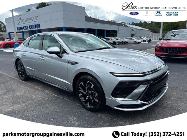 Used 2025 Silver Hyundai SEL image 1