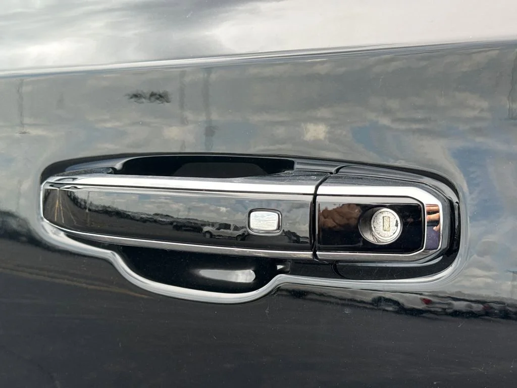 New 2026 Onyx Black GMC Elevation image 14