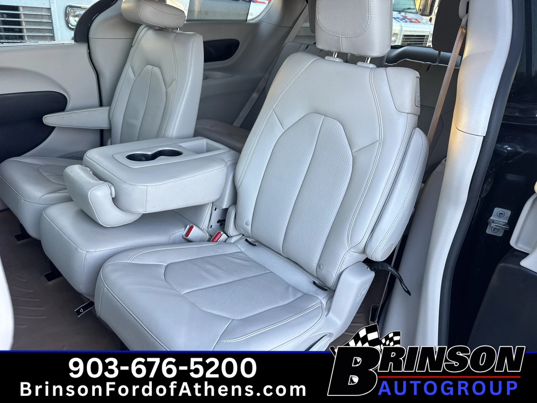 Used 2019 Brilliant Black Crystal Pearlcoat Chrysler Touring L Plus image 13