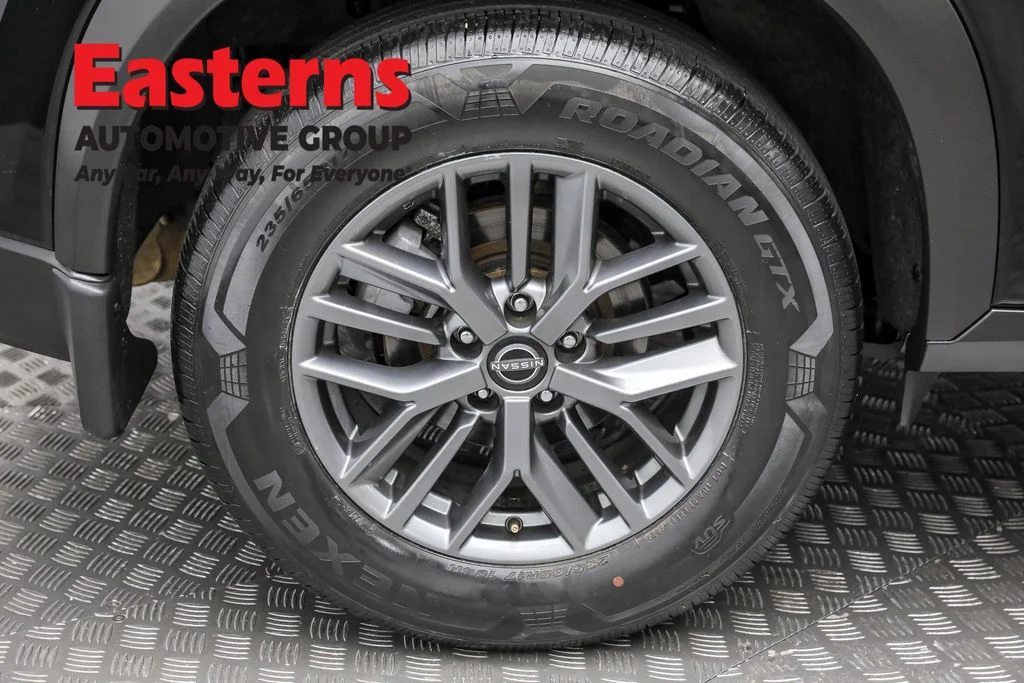 Used 2023 Black Nissan S image 29
